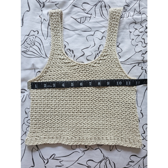 Scoop Neck Crochet Linen Cropped Tank (Handmade) - Ecru - Picture 5 of 7
